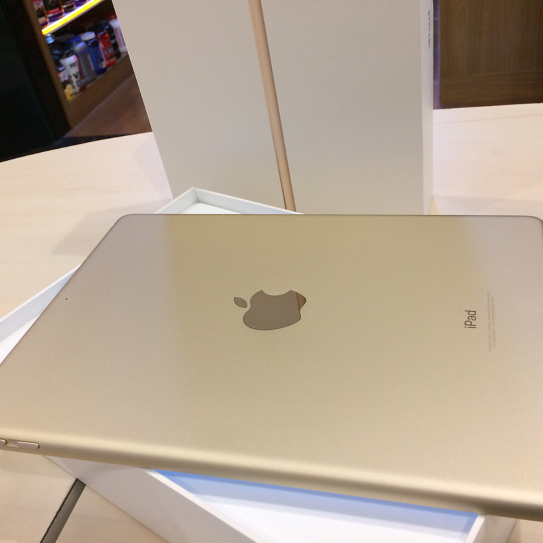 iPad5 ゴールド Apple iPad 5th Gen. 128GB, Wi-Fi, 9.7in - Gold - Read Full