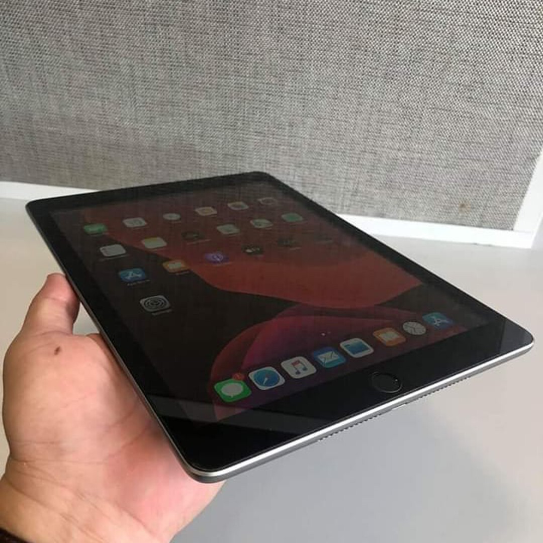 iPad 5 128GB Space Gray (MP2H2LL/A): Refurbished