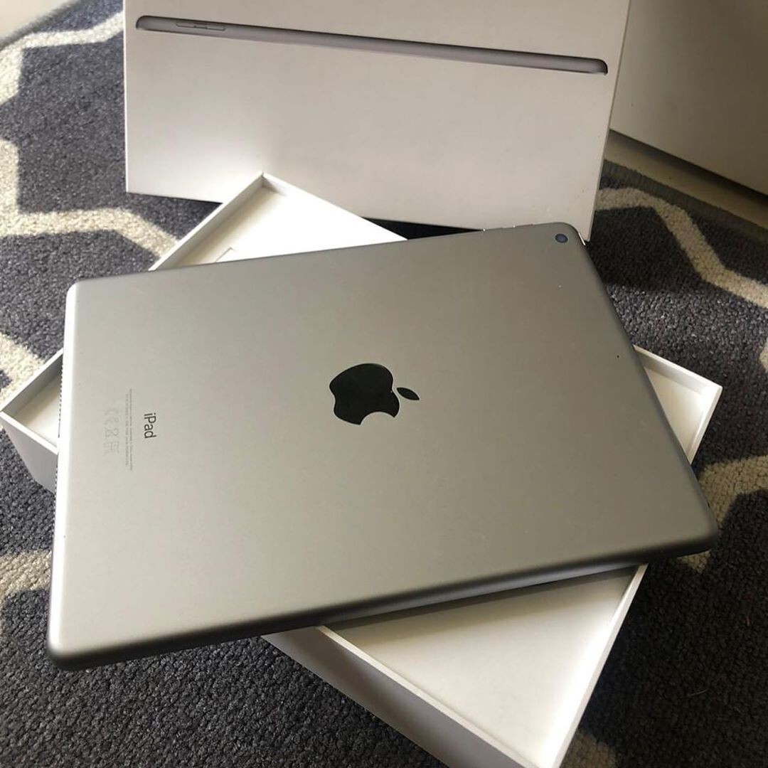 iPad 6th 本体と箱 シルバー　128gb MR7J2/A Apple iPad 6th Gen MR7J2LL/A 9.7