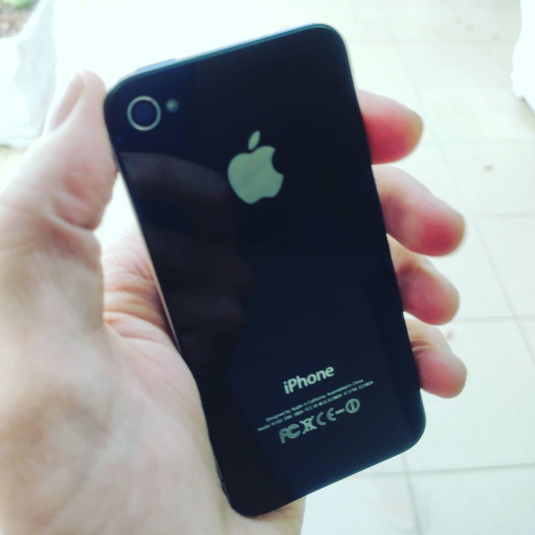 iPhone 4s Specs and Monitoring - MF263, image size:1080x1080