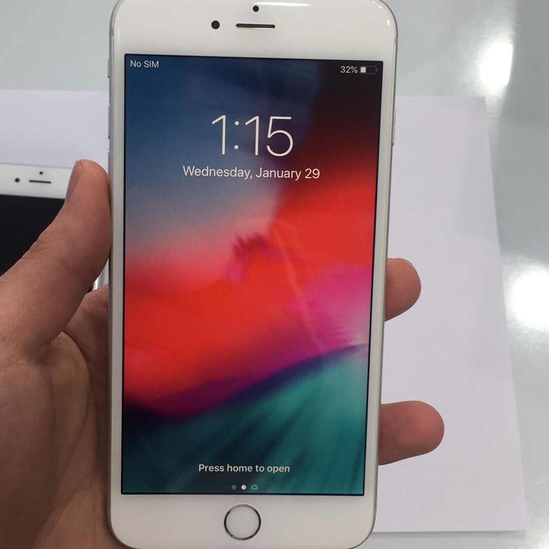 iPhone本体　iPhone6Plus MGAH2J/A iPhone 6+ Specs and Monitoring - MGAJ2