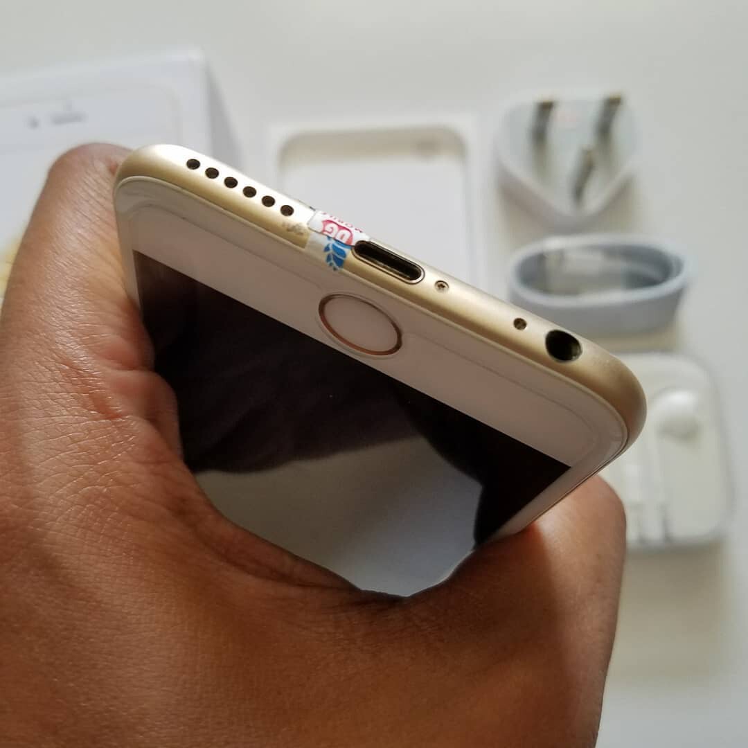 iPhone6s 64GB ゴールド MKQQ2J／A docomo Apple iPhone 6s - 64 GB