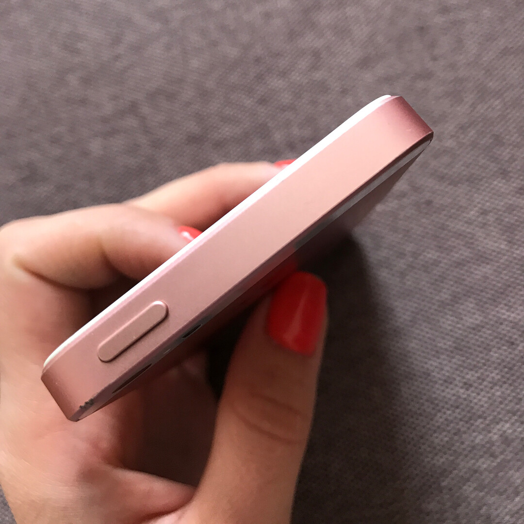 Apple iPhone SE ローズゴールド A1723 s-l1200.jpg