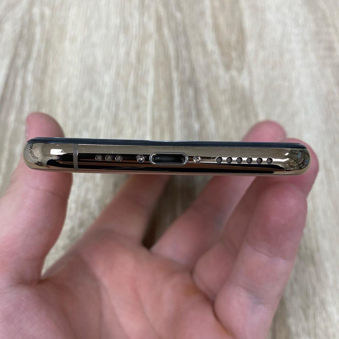 iPhone Xs Specs and Prices - MT962