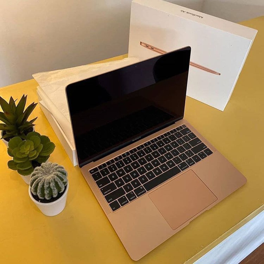 MacBook Air 13インチ　2019 ゴールド　難 Apple MacBook Air (2019) - Full Review and Benchmarks