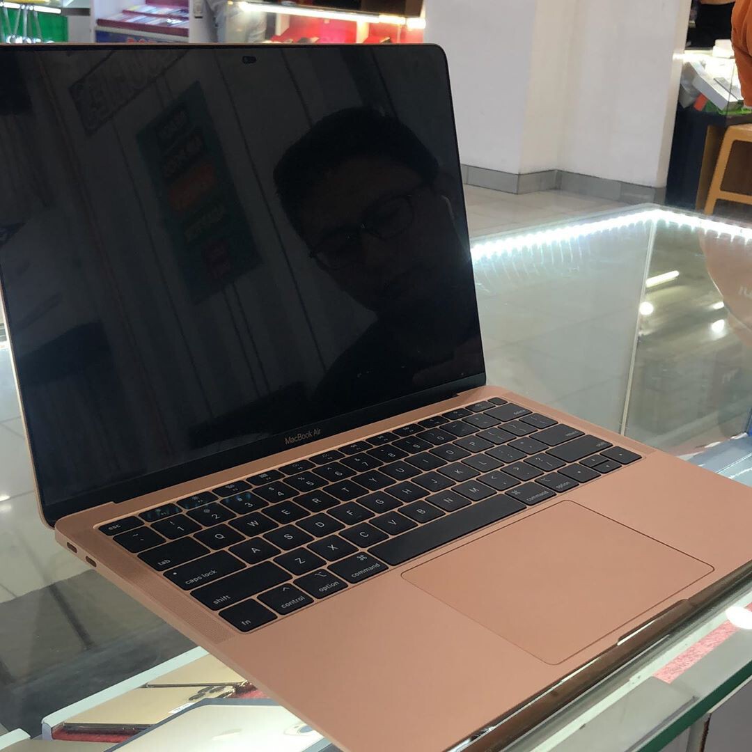 MACBOOK AIR MVFM2・K2・H2J/A 【公式通販】