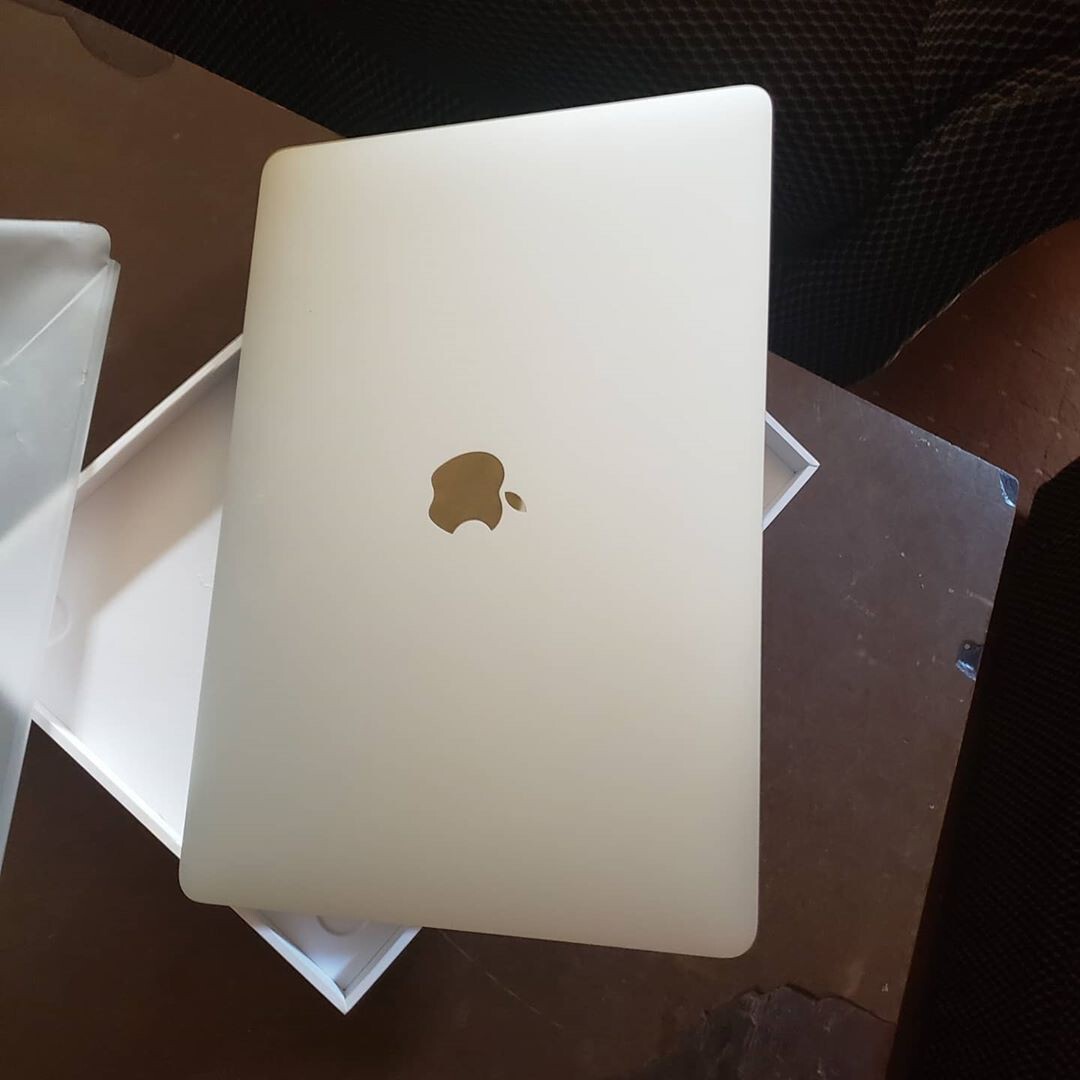 MacBook本体 MacBook Air MACBOOK AIR MVFK2J/A Amazon.com: Apple MacBook Air MD760LL/A Intel Core i5-4250U