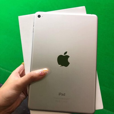 ipad mini 4 silve