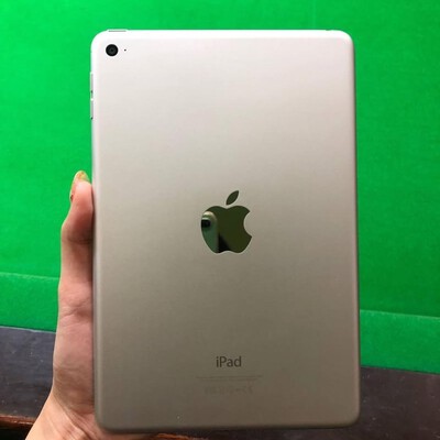 ipad mini 4 silve