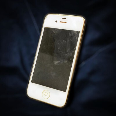アイフォン4 iPhone 4Sは2740JPYです 。マクトセルで推定。
