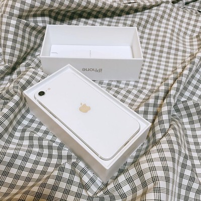 iphone se 2 whit
