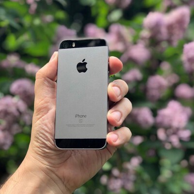iphone se space gra