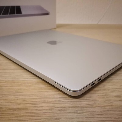 macbook pro 13 inch touch bar 2018 silve