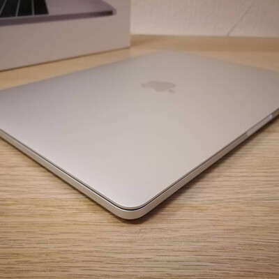 macbook pro 13 inch touch bar 2018 silve