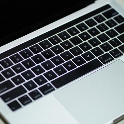 macbook pro 13 inch touch bar 2018 silve