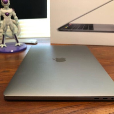 macbook pro 13 inch touch bar 2019 silve