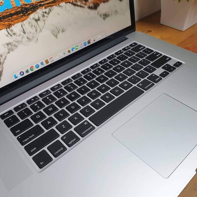 macbook pro 15 inch 2015 silve