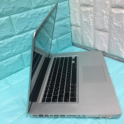 macbook pro 15 inch nr 2010 silve