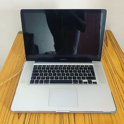 macbook pro 15 inch nr 2010 silve