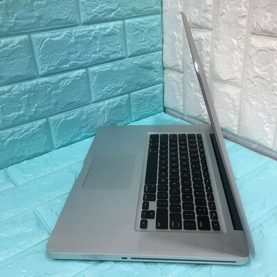 macbook pro 15 inch nr 2010 silve