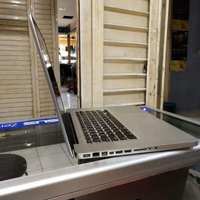 macbook pro 15 inch nr 2011 silve