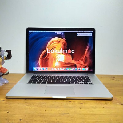 macbook pro 15 inch nr 2012 silve