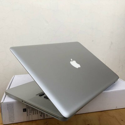 macbook pro 15 inch nr 2012 silve