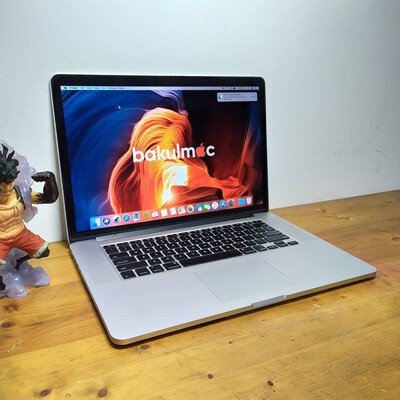 macbook pro 15 inch nr 2012 silve