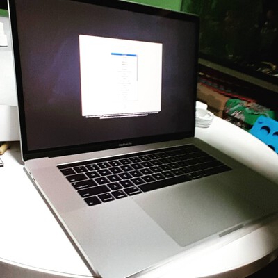 macbook pro 15 inch touch bar 2018 silve