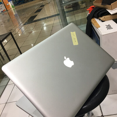 macbook pro 17 inch nr 2010 silve