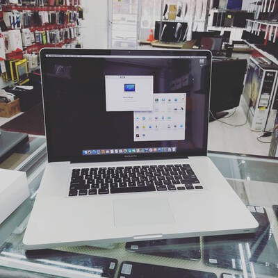 macbook pro 17 inch nr 2011 silve