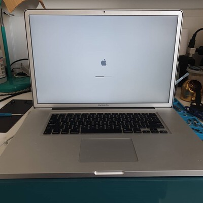 macbook pro 17 inch nr antiglare 2011 silve